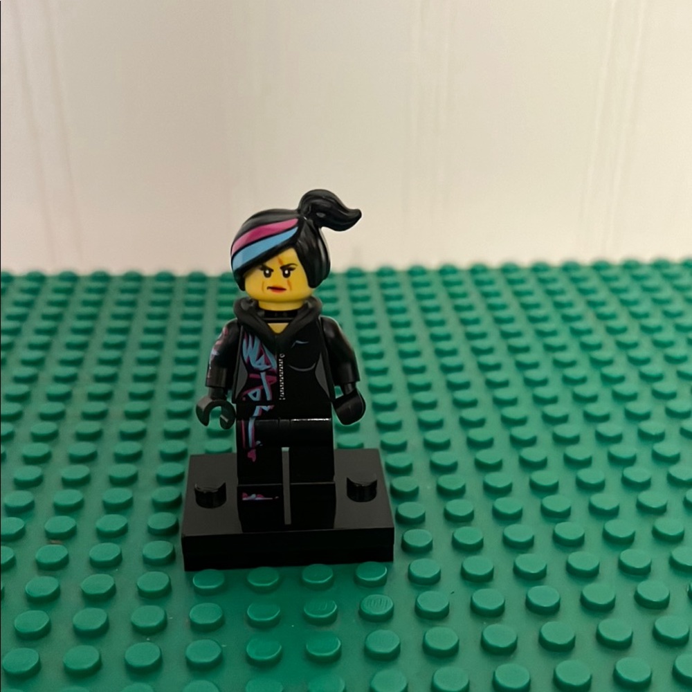 Lego Movie Minifigures Lucy Wyldstyle with black hoodie Duel face with Scar
